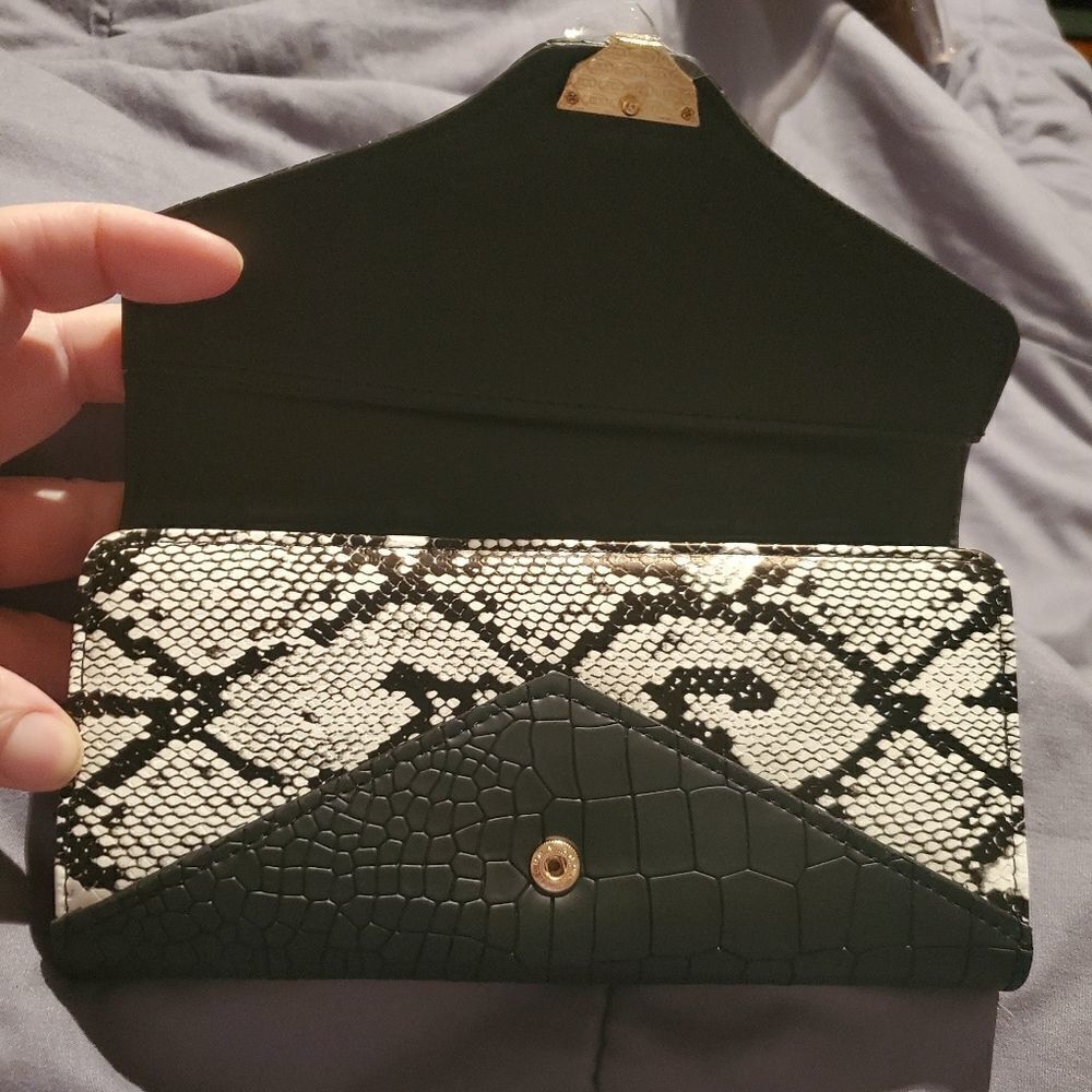 Tri Fold Wallet - Picture 4 of 12